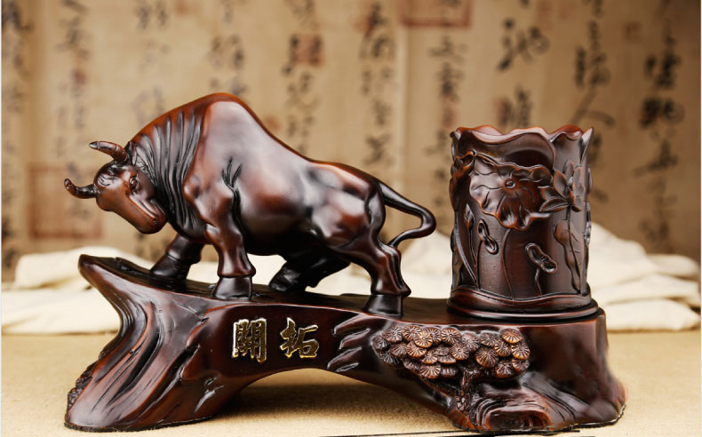 笨拙的勁牛：寓意著百業俱興，財源廣進，蒸蒸如上
