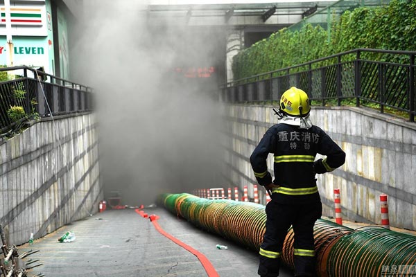 重慶主城袁家崗商場突發大火示意圖